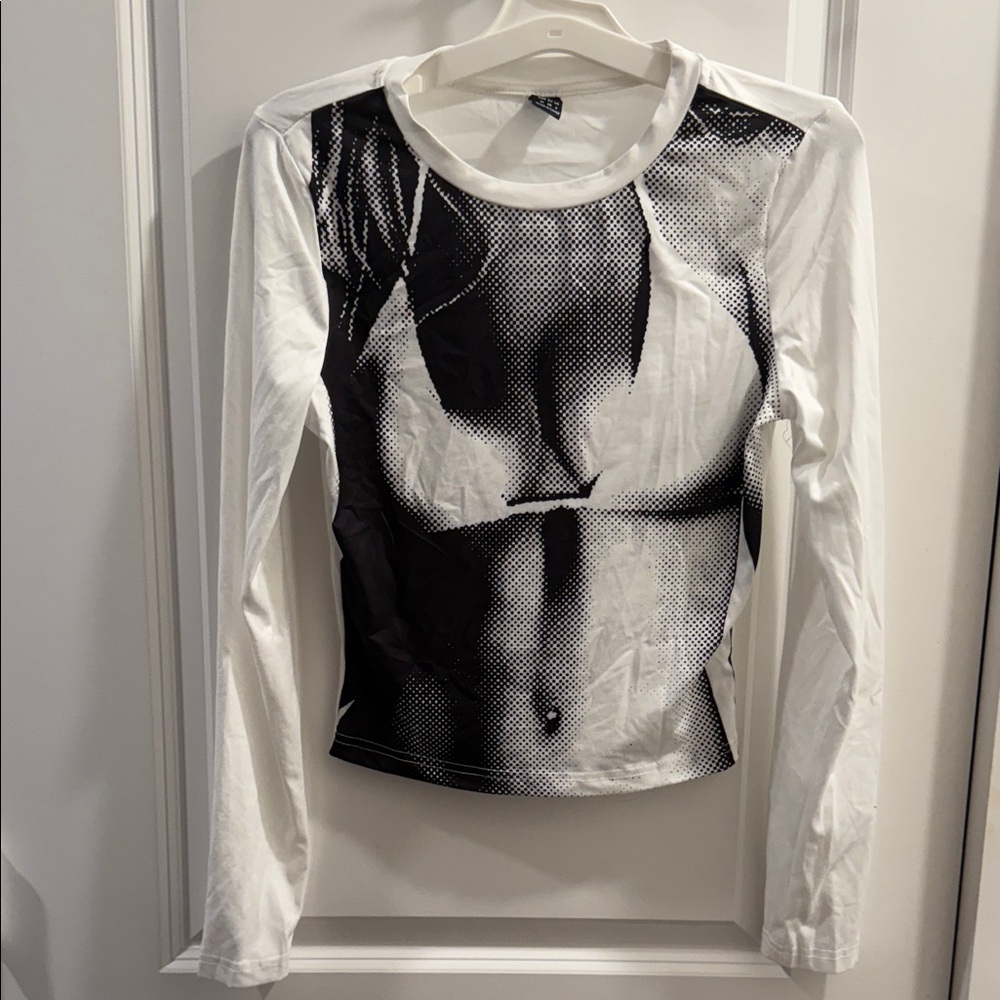 Stylish Black and White Graphic Women's Top